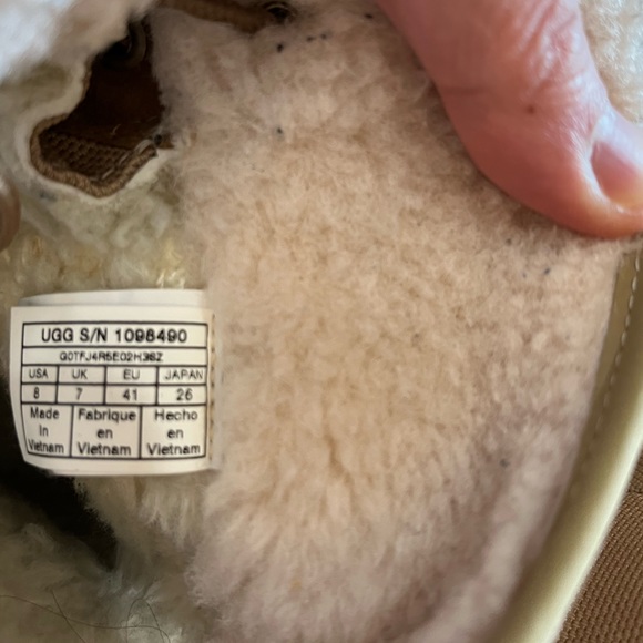 UGGS Men winter boot - Picture 4 of 9